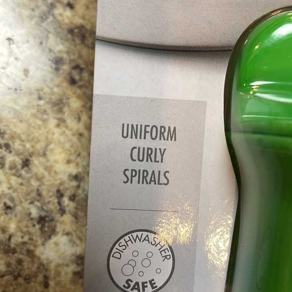 OXO Good Grips Hand Held Spiralizer. NEW! Make Veggies into Noodles - Picture 4 of 7